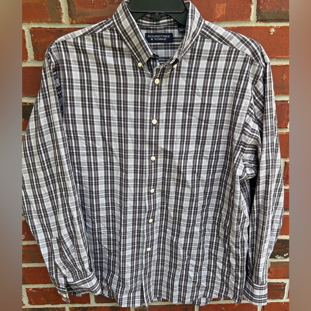 Roundtree & Yorke Men’s Long Sleeve Button Down Shirt. Size Large